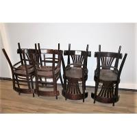 8 houten stoelen